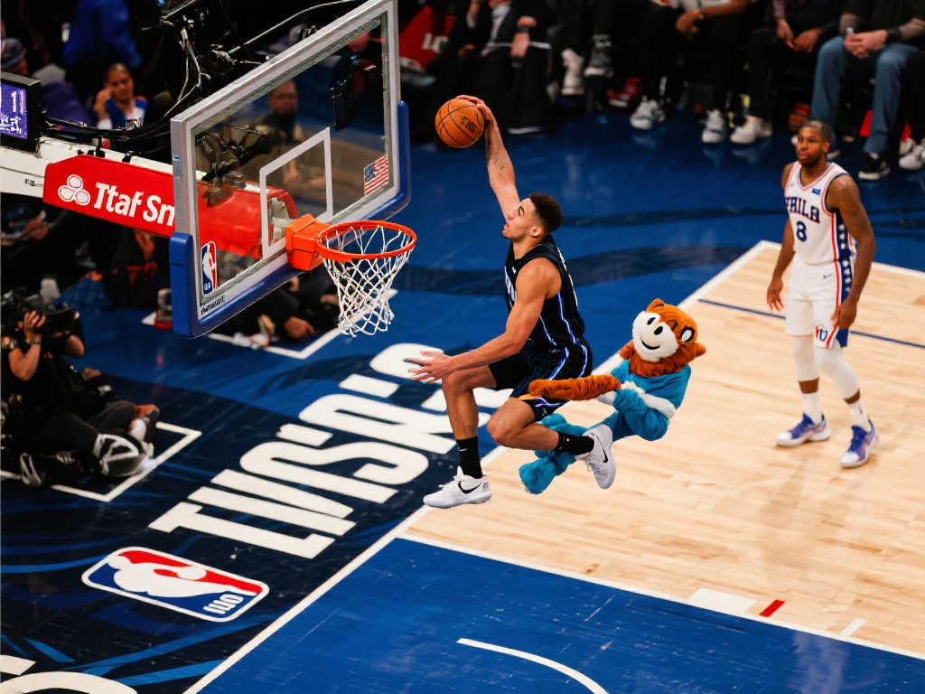 超越所有50分扣篮!戈登0.1秒绝杀补扣成永恒经典 超越所有50分扣篮!戈登0.1秒绝杀补扣成永恒经典